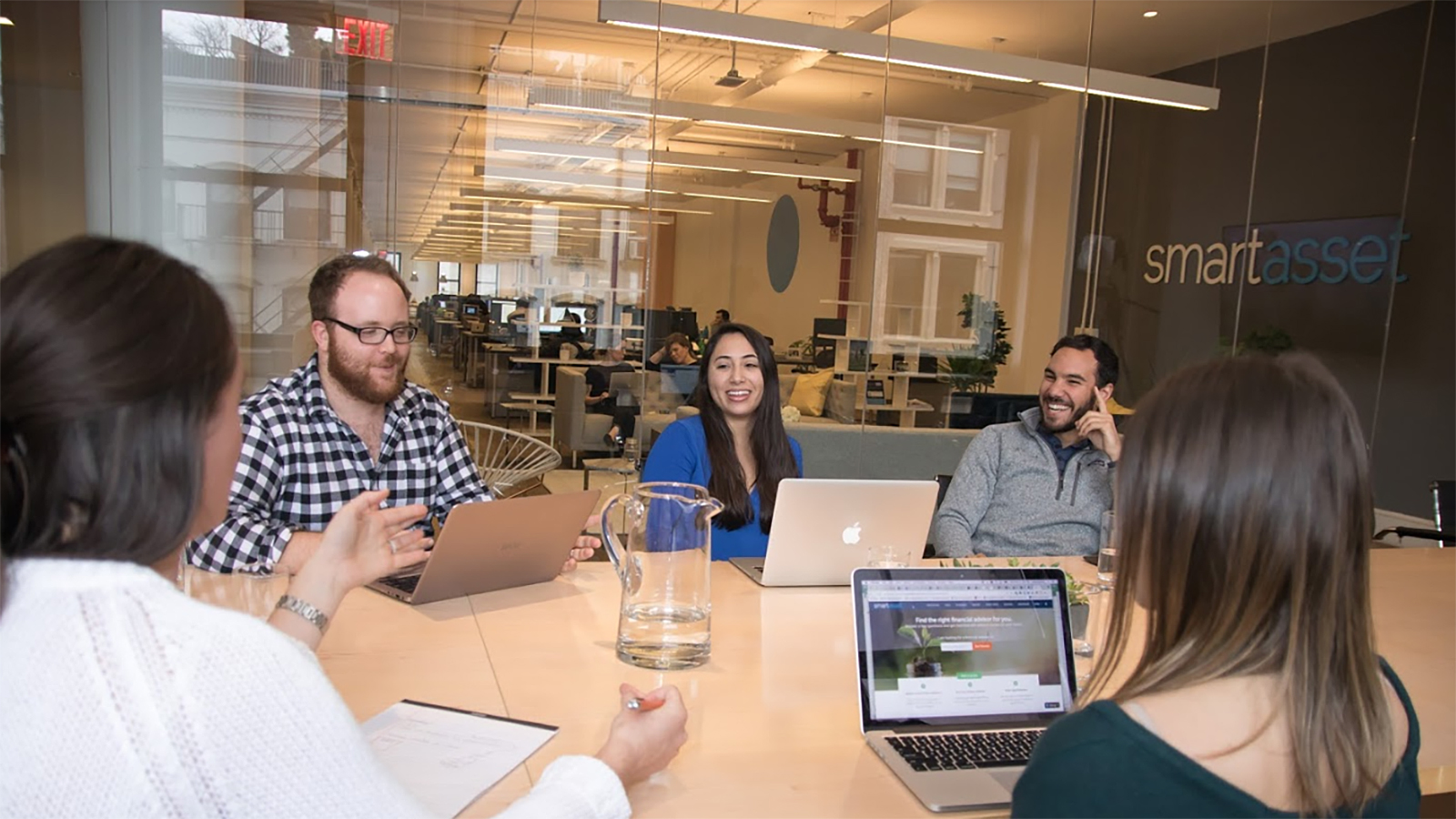 SmartAsset stock photo for revenue.io case study